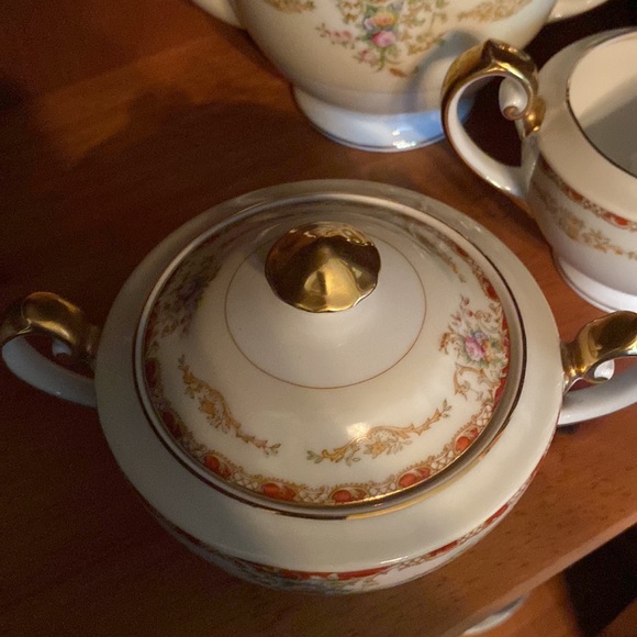 china dinner ware Gold trim n flowered pattern BREAKABLE ONLY LOCAL DELIVERY!!! - Picture 13 of 16